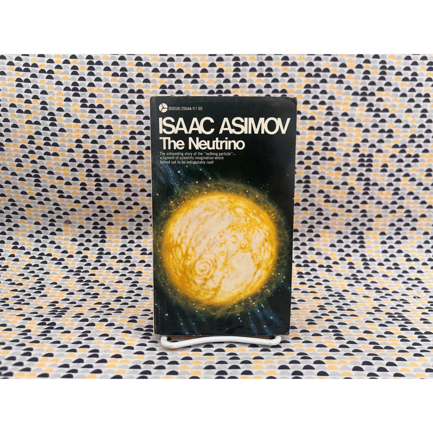The Neutrino - Isaasc Asimov - Discus Books - Paperback