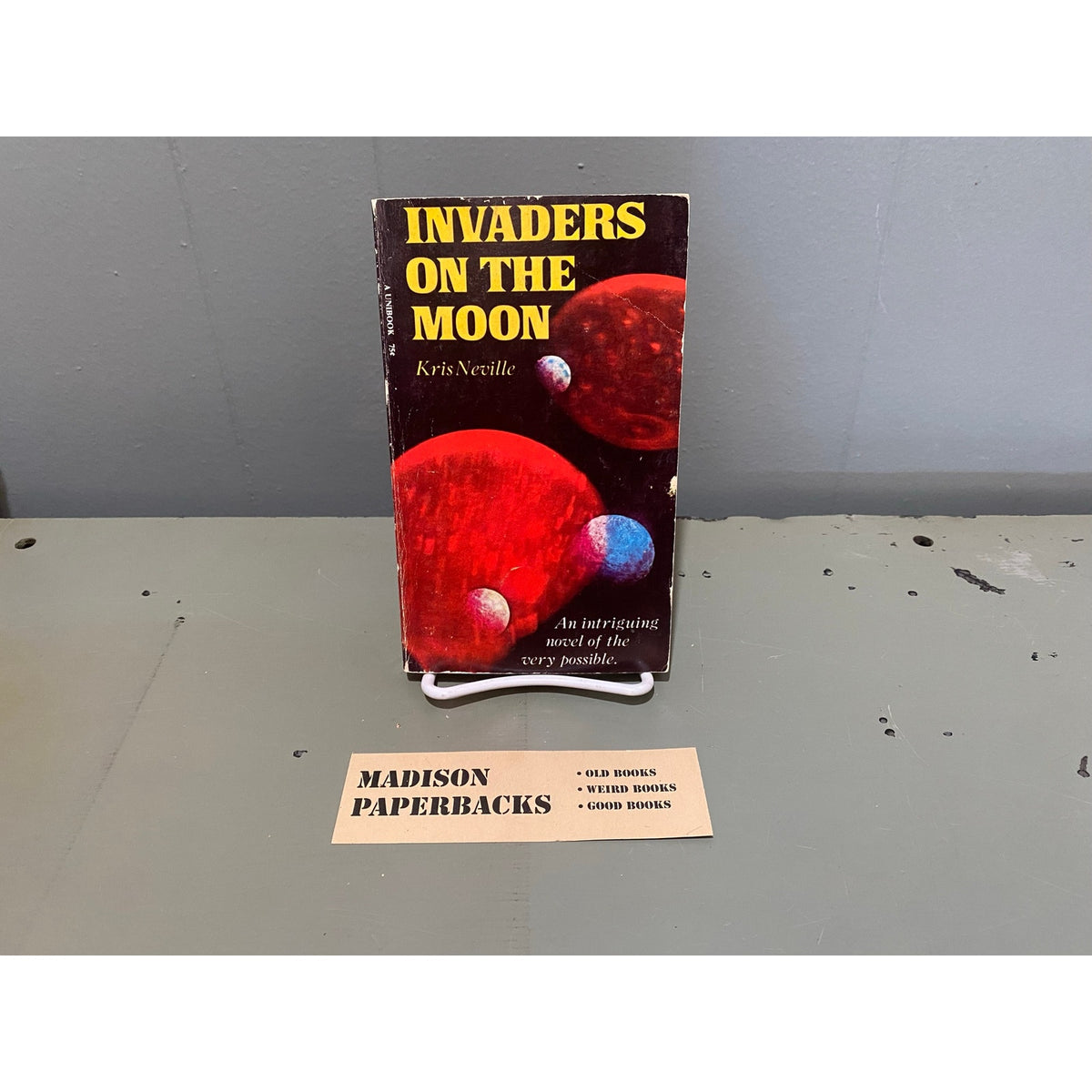 Invaders on the Moon - Kris Neville - Unibook - Paperback
