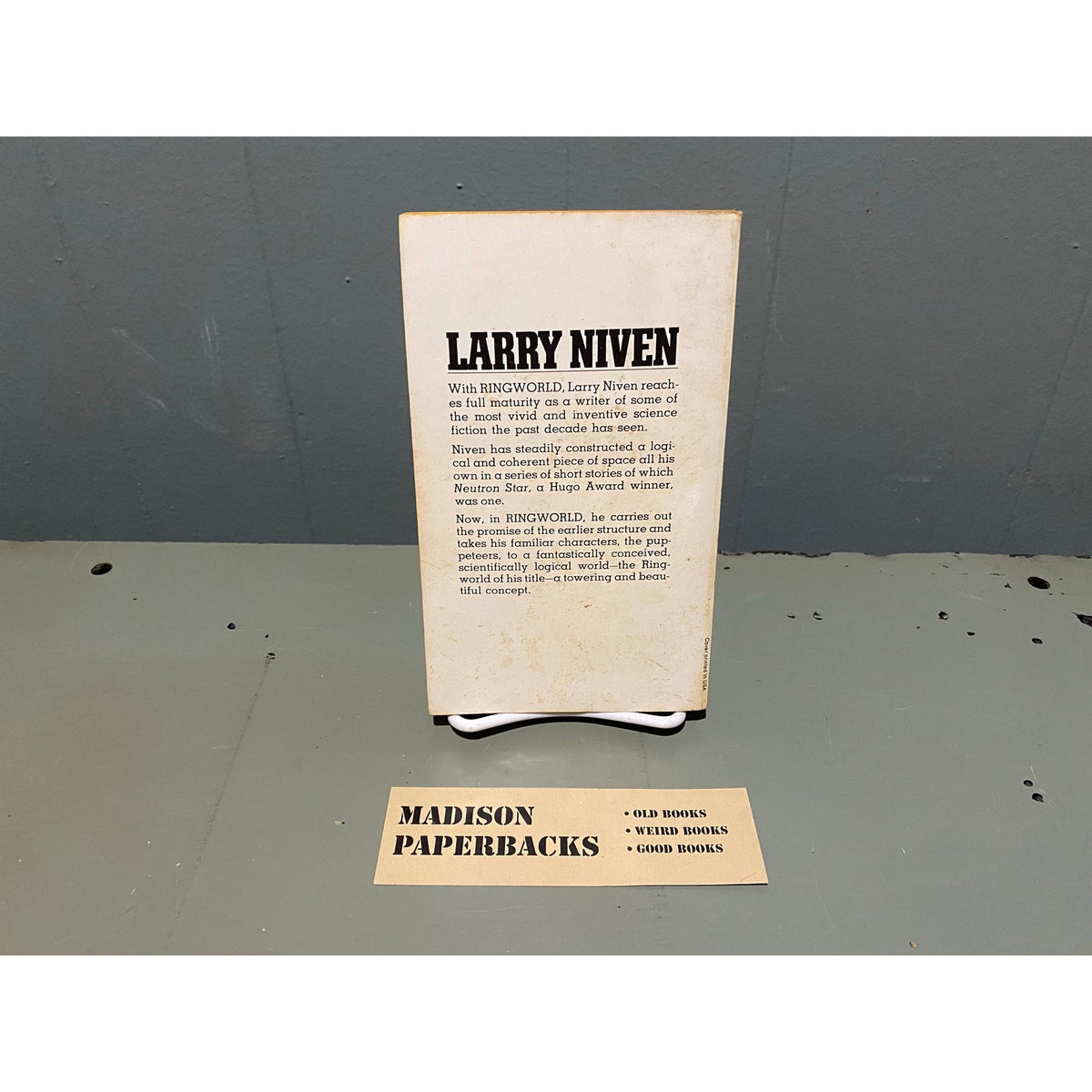 Ringworld - Larry Niven- first edition - Ballantine Books - Dean Ellis cover