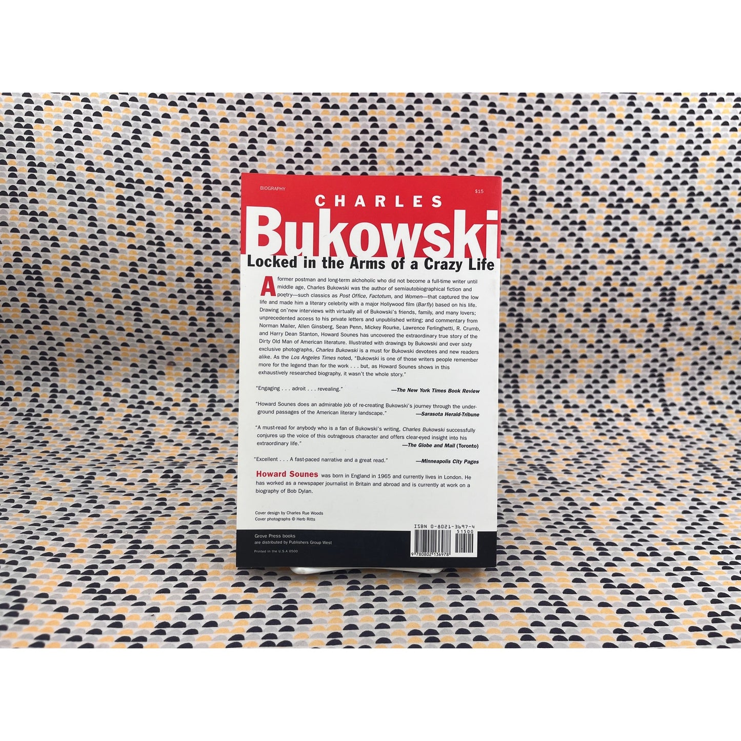 Locked in the Arms of a Crazy Life, Charles Bukowski - Howard Sounes - Grove Press - Paperback