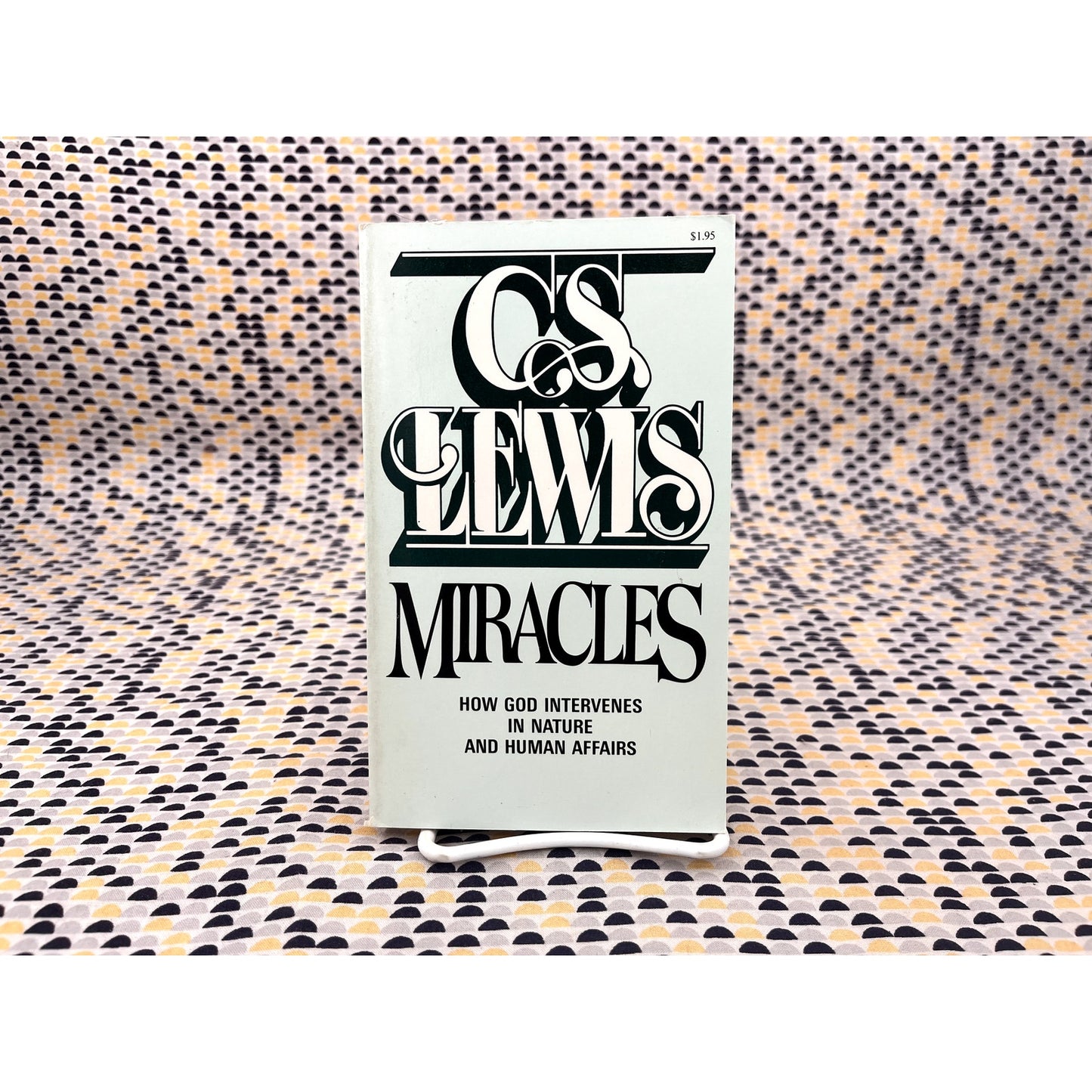 Miracles - C. S. Lewis - MacMillian Books - Paperback