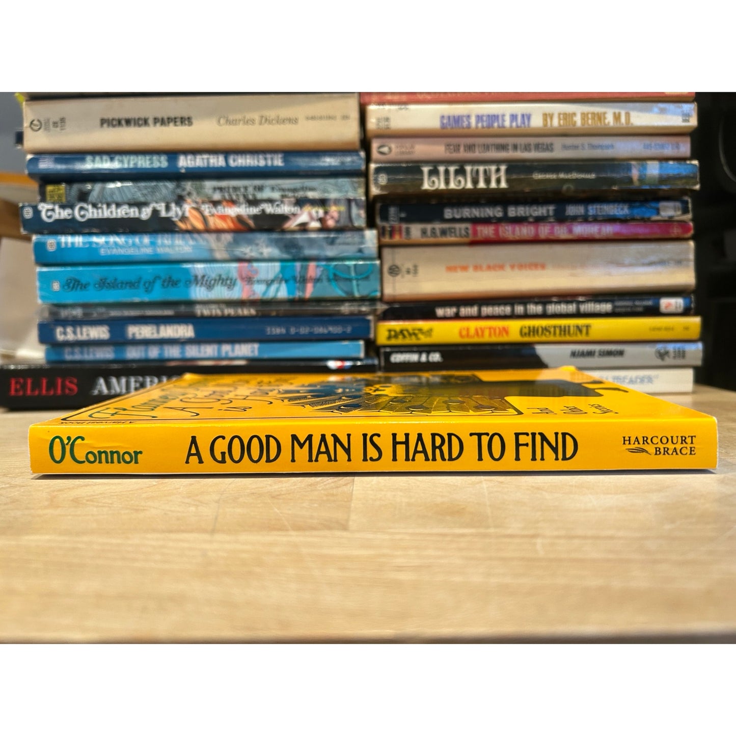 A Good Man Is Hard To Find And Other Stories - Flannery O'Connor - Vintage Paperback Book - Harvest/HBJ Edition
