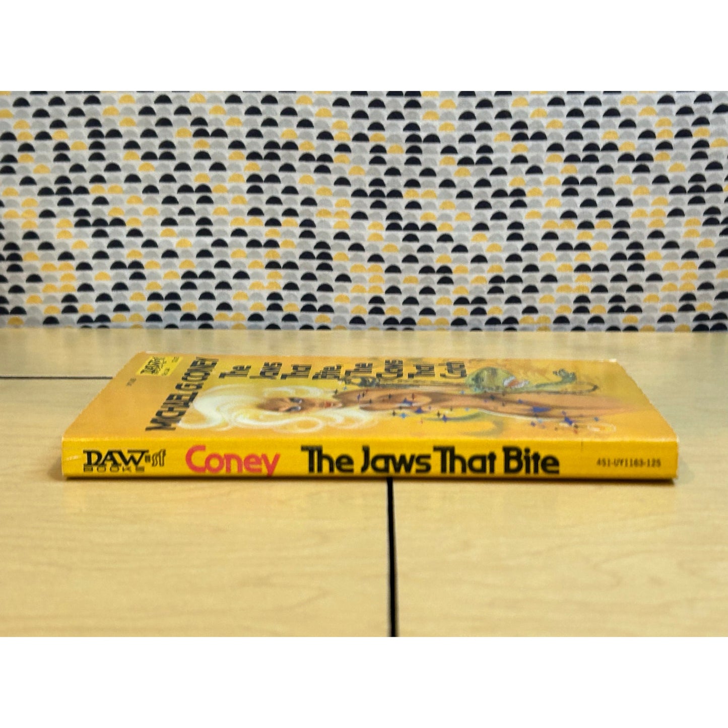 Jaws That Bite, Claws That Catch - Michael G. Coney - Daw 144 - 1st print - Freas Cover Art