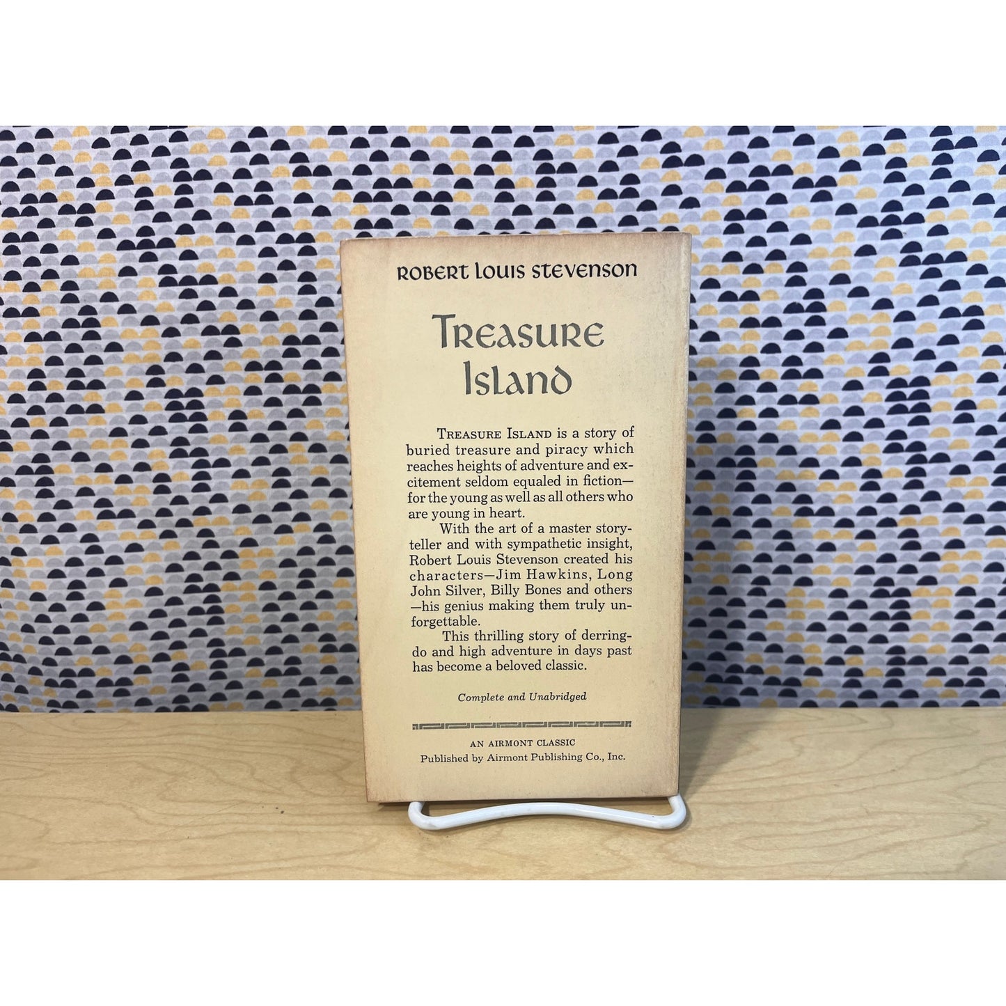 Treasure Island - Robert Louis Stevenson - Airmont Books - Paperback