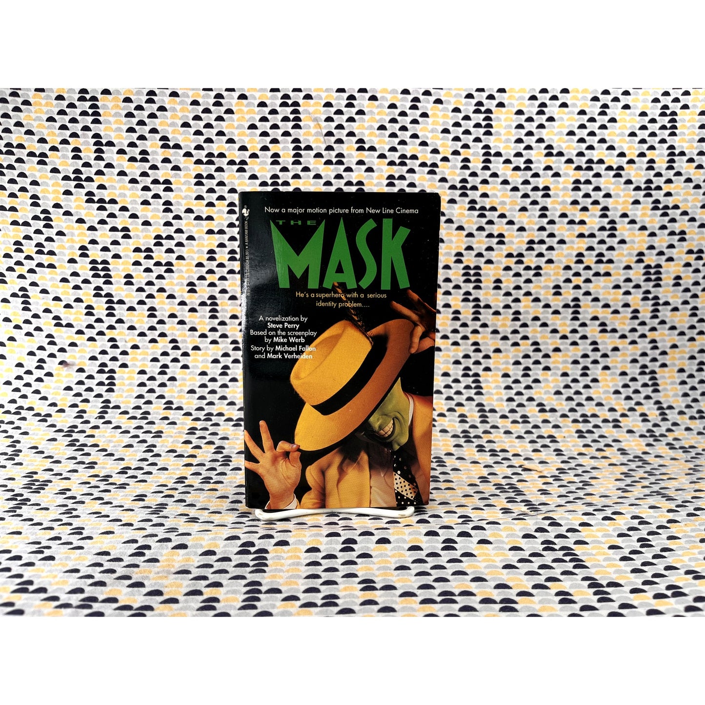 The Mask - Steve Perry - Bantam Books - Movie Novelization Movie Tie-In Edition