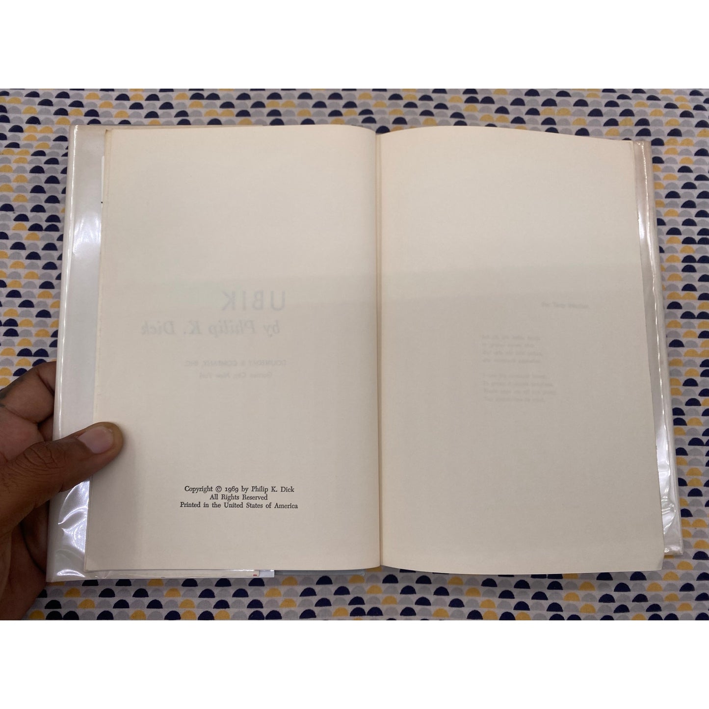 Ubik - Philip K. Dick - Peter Rauch Cover - Doubleday -Club Edition - 28k Gutter