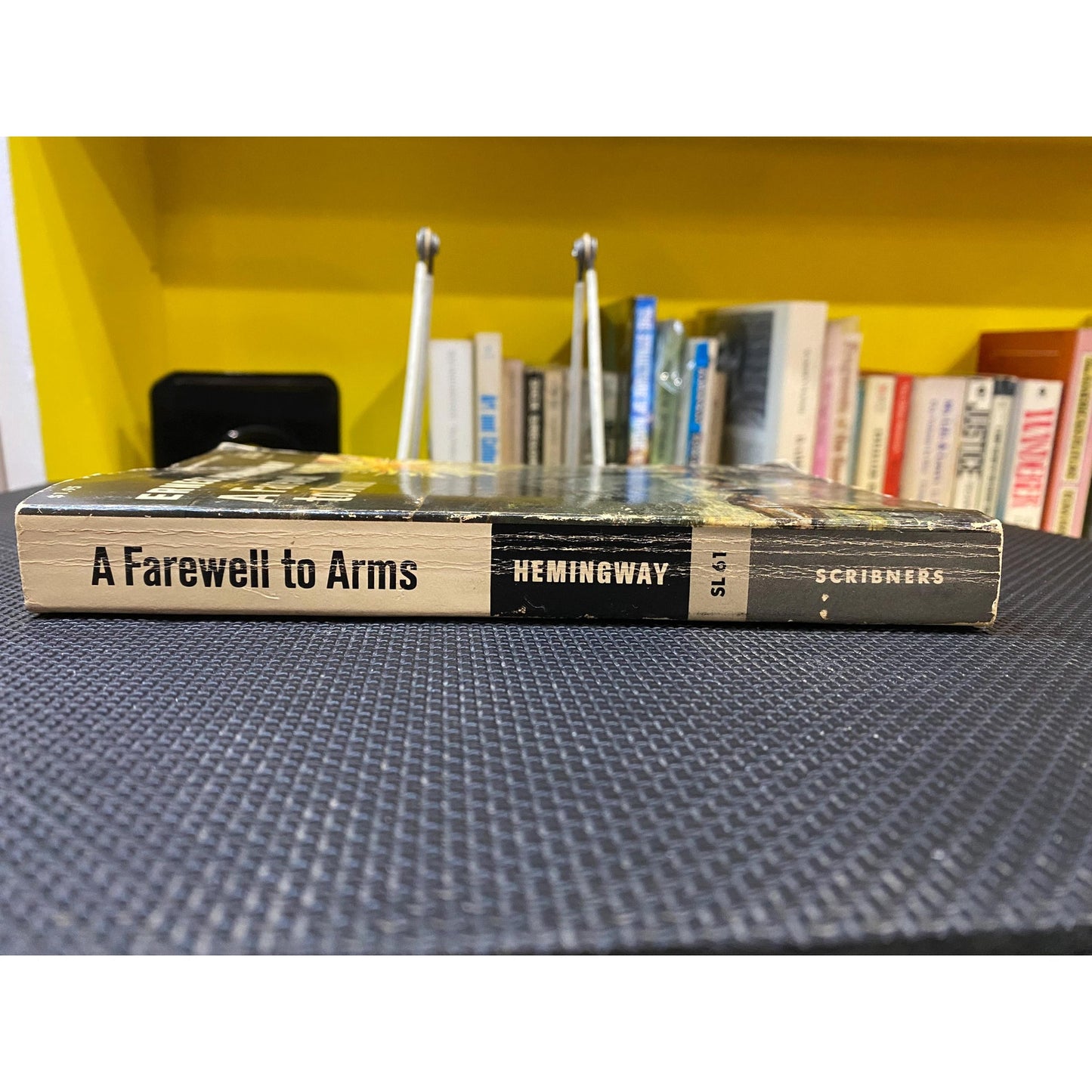 A Farewell to Arms - Ernest Hemingway - Vintage Paperback Book - Scribner Edition