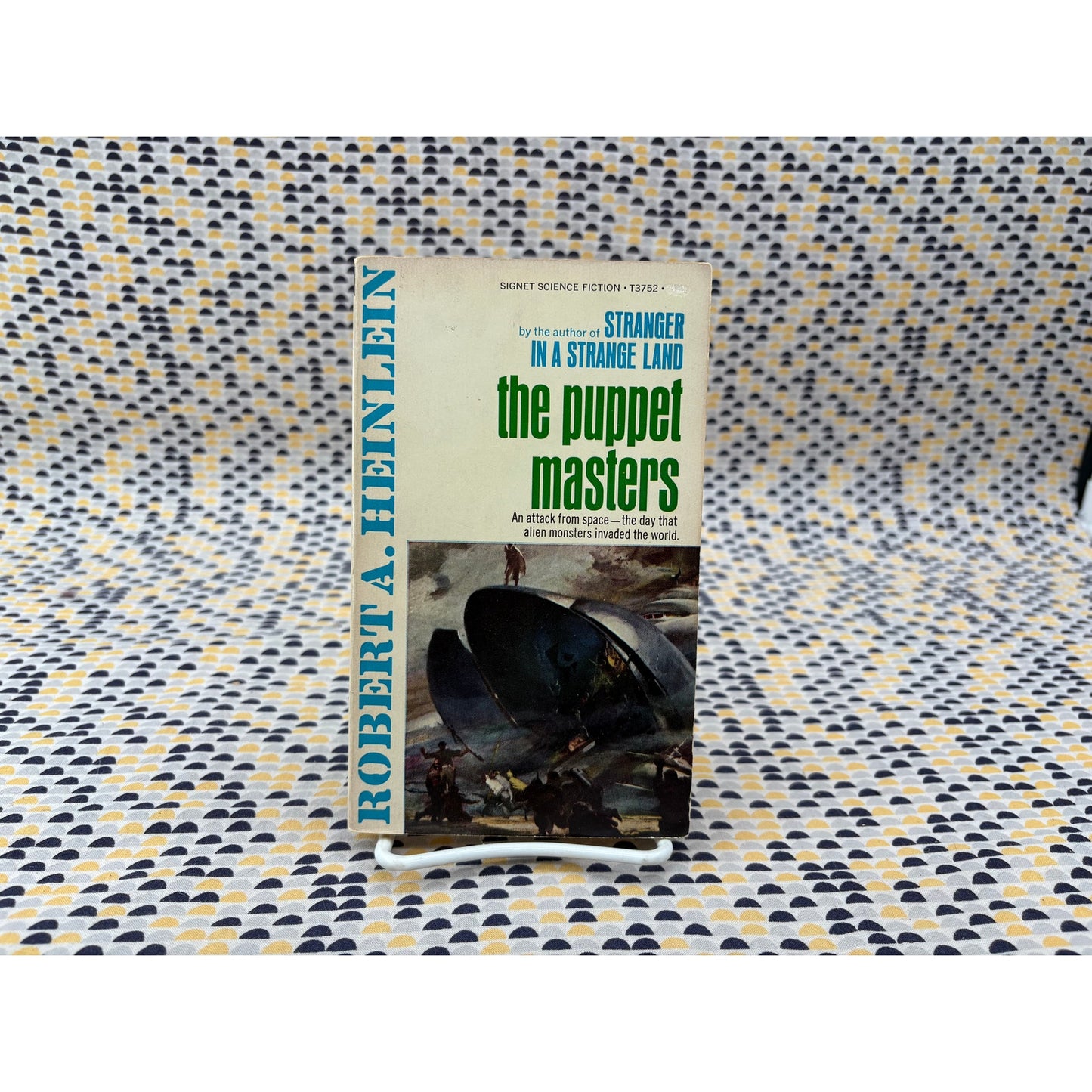 The Puppet Masters - Robert A. Heinlein - Vintage Paperback Book - 75 cent Signet Edition