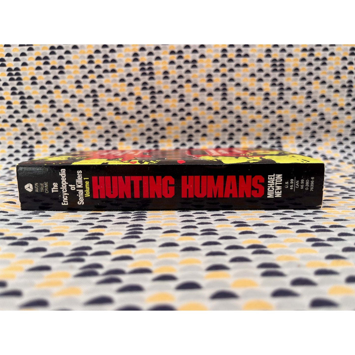 Hunting Humans - Michael Newton - Avon Books - Paperback