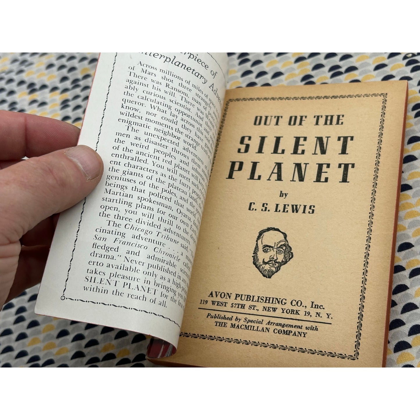 Out of the Silent Planet - C.S. Lewis - Space Trilogy - Avon 195 - Minty 1st Print