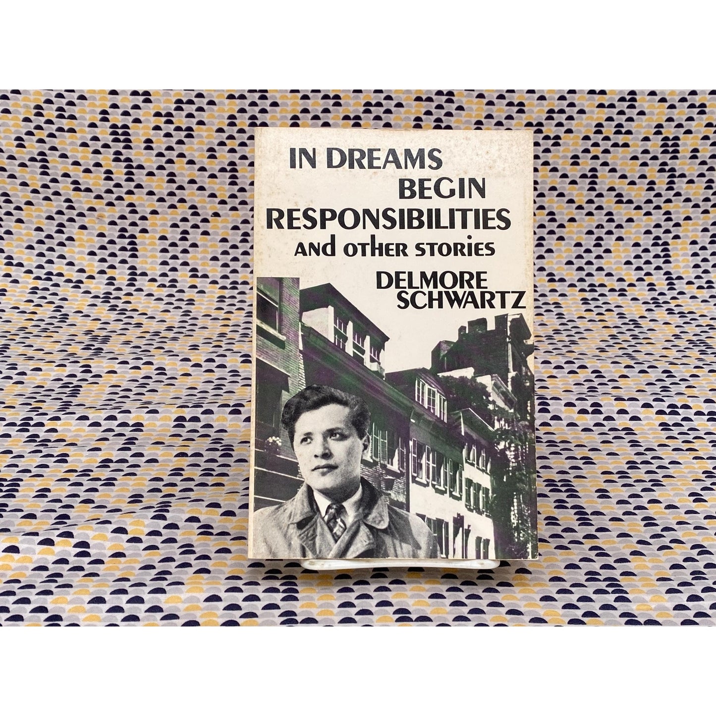In Dreams Begin Responsibilities And Other Stories - Del ore Schwartz - Vintage Paperback Book - New Directions Edition