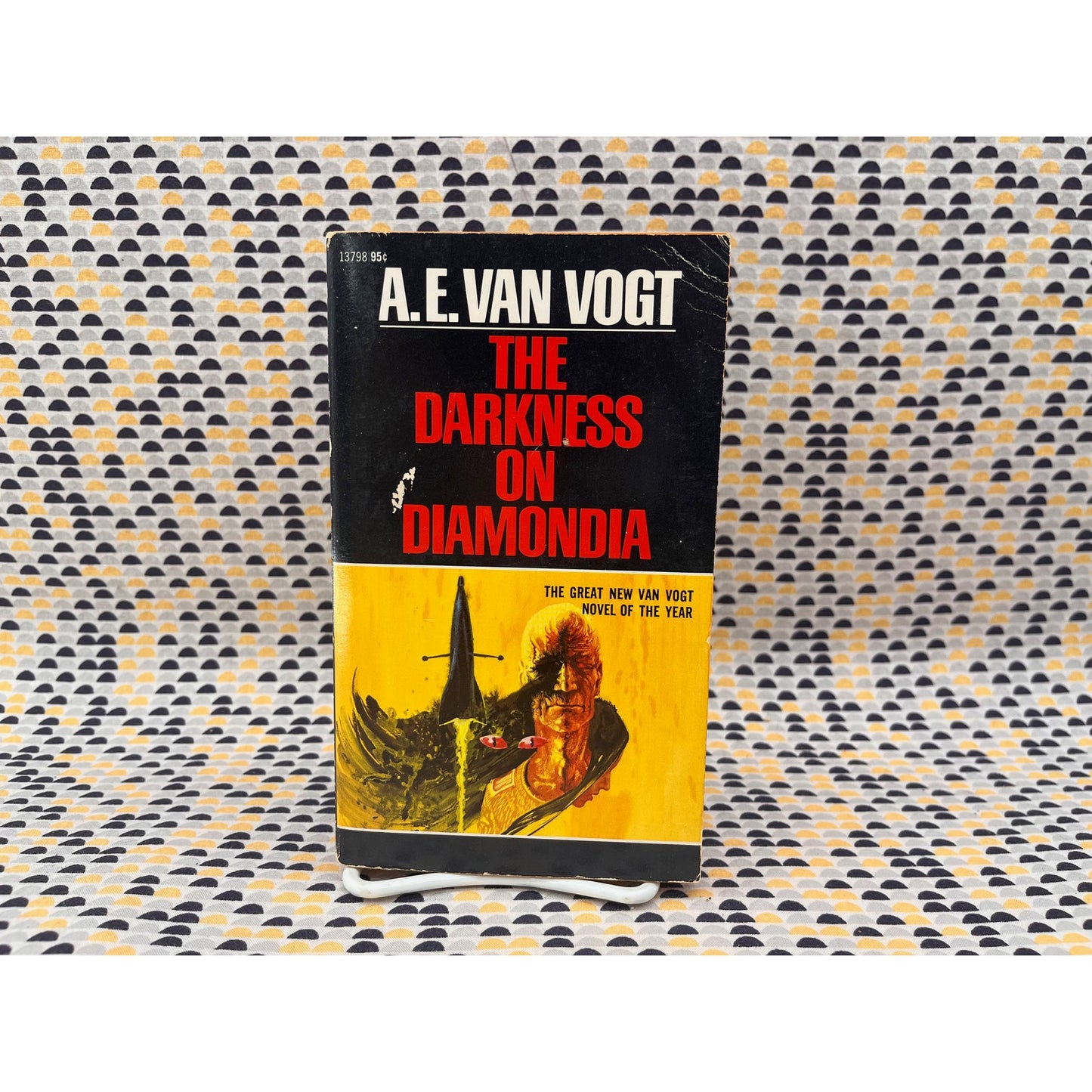 The Darkness on Diamondia - A. E. Van Vogt - Ace Books - Paperback