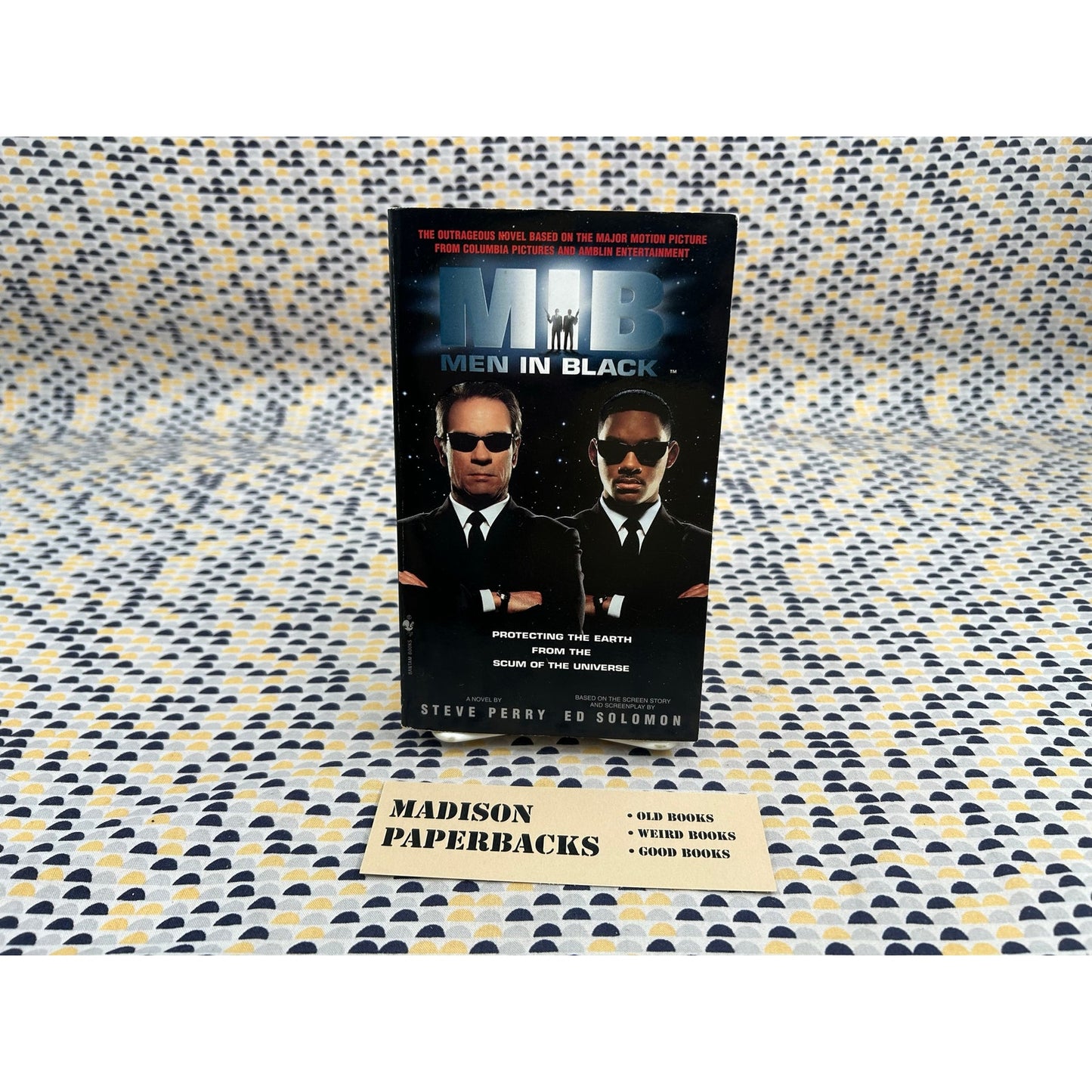 Men In Black - MIB - Steve Perry - Movie Tie-In Edition - Vintage Paperback Book - Bantam Books Edition