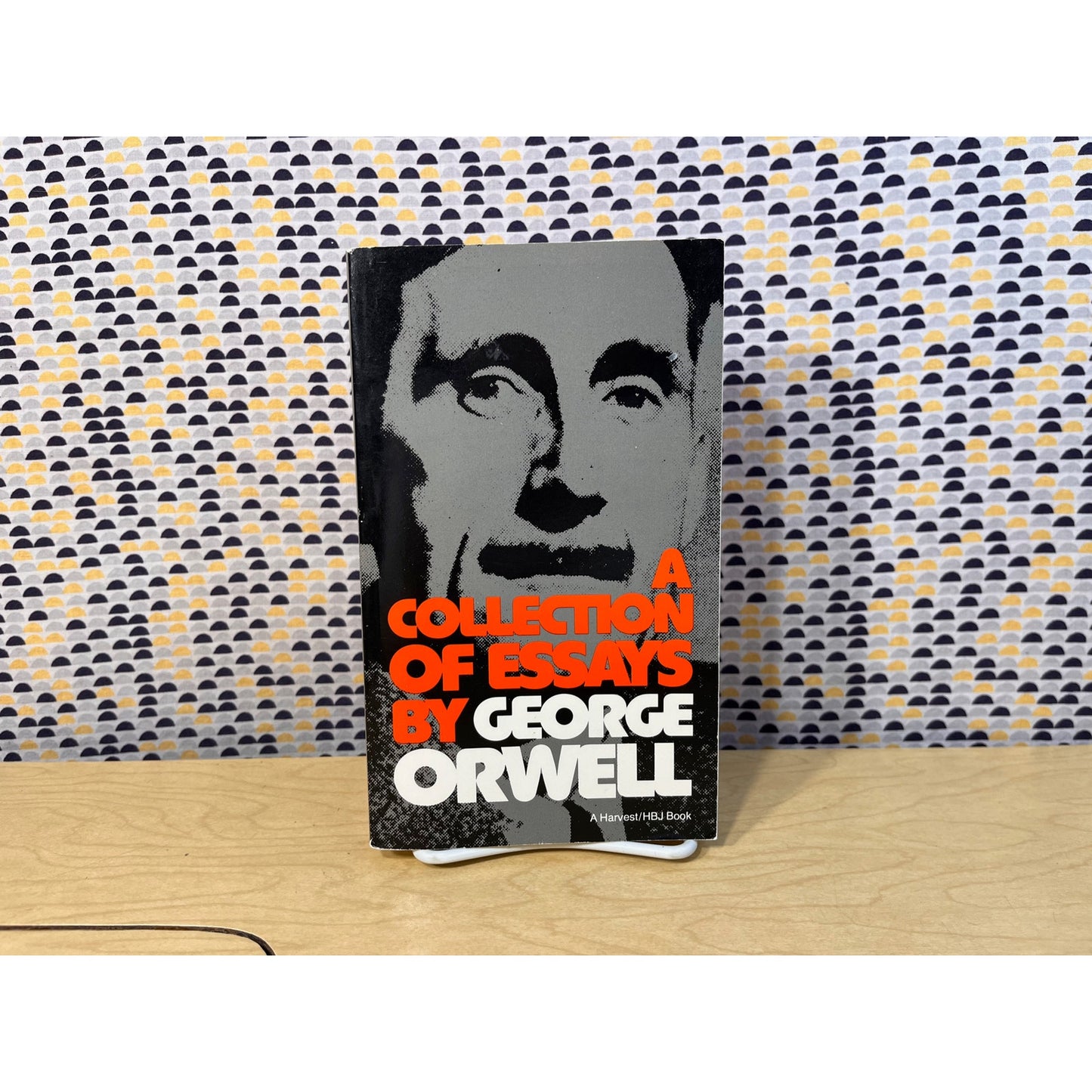 A Collection of Essays - George Orwell - Vintage Paperback - Harvest Edition