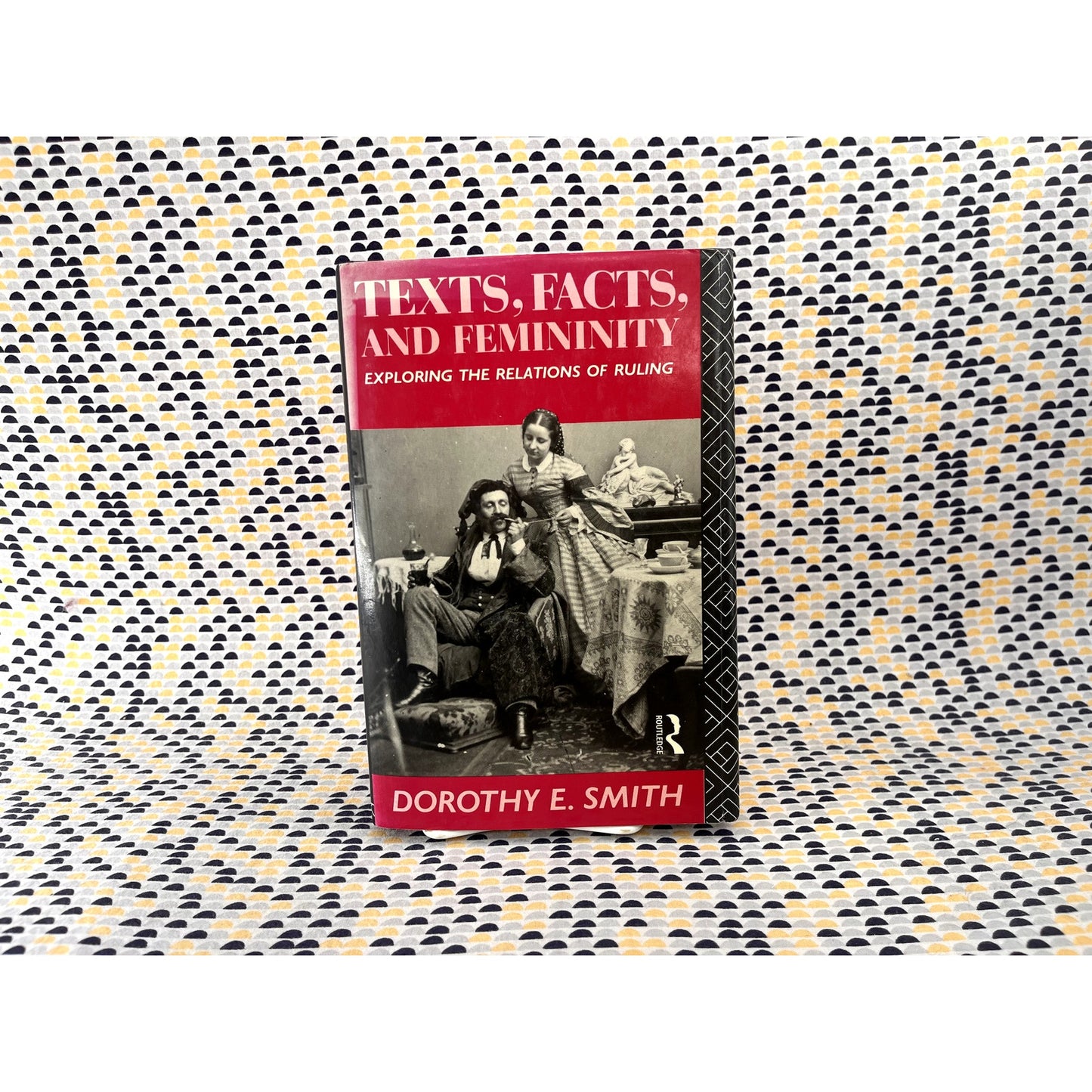 Texts, Facts, and Femininity: Exploring the Relations of Ruling - Dorthy E. Smith - Routledge Books - Hardcover