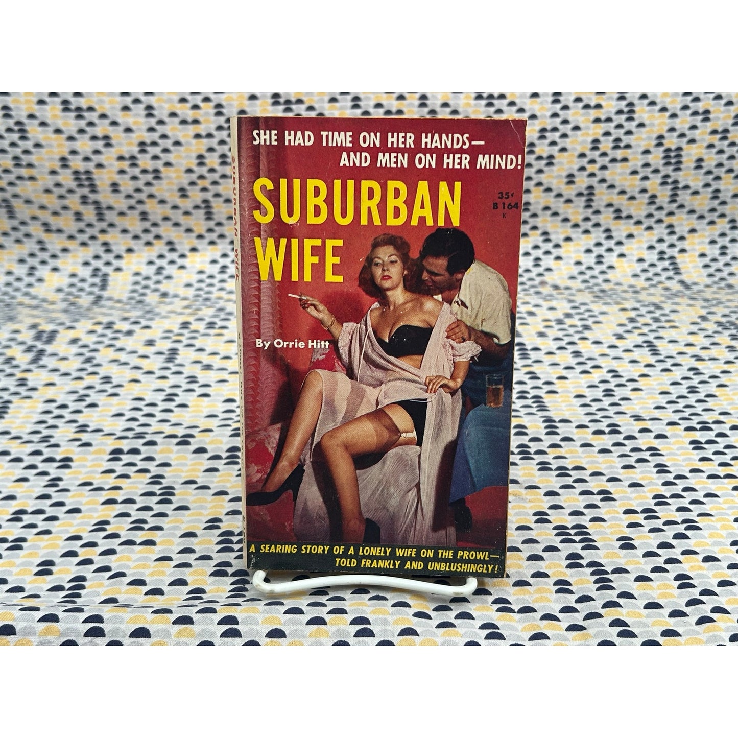 Suburban Wife - Orrie Hitt - Beacon B164 - Sleaze - Vintage Paperbacks