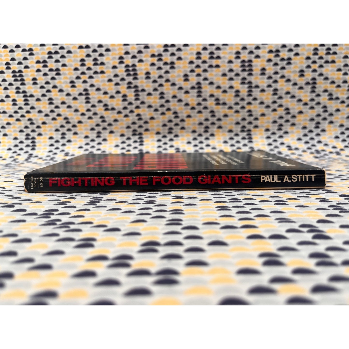 Fighting the Food Giants - Paul A. Stitt - Natural Press Books - Paperback