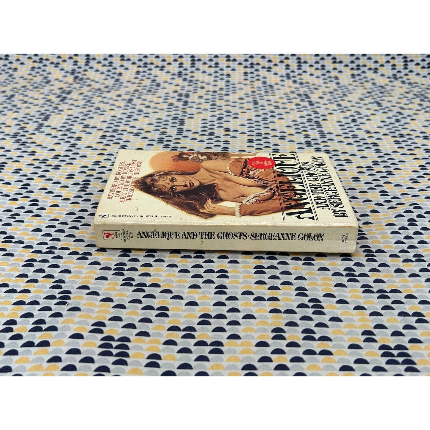 Angelique And The Ghosts - Sergeanne Golon - Bantam Books - Paperback