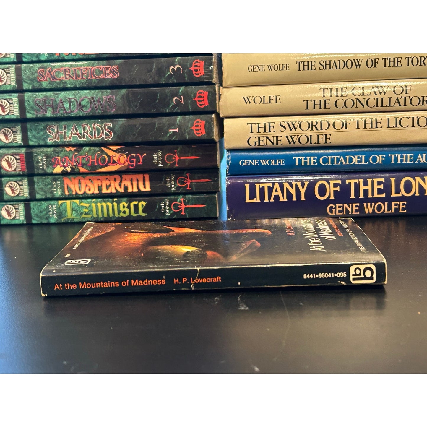 At The Mountains Of Madness And Other Tales Of Terror - H.P. Lovecraft - Beagle