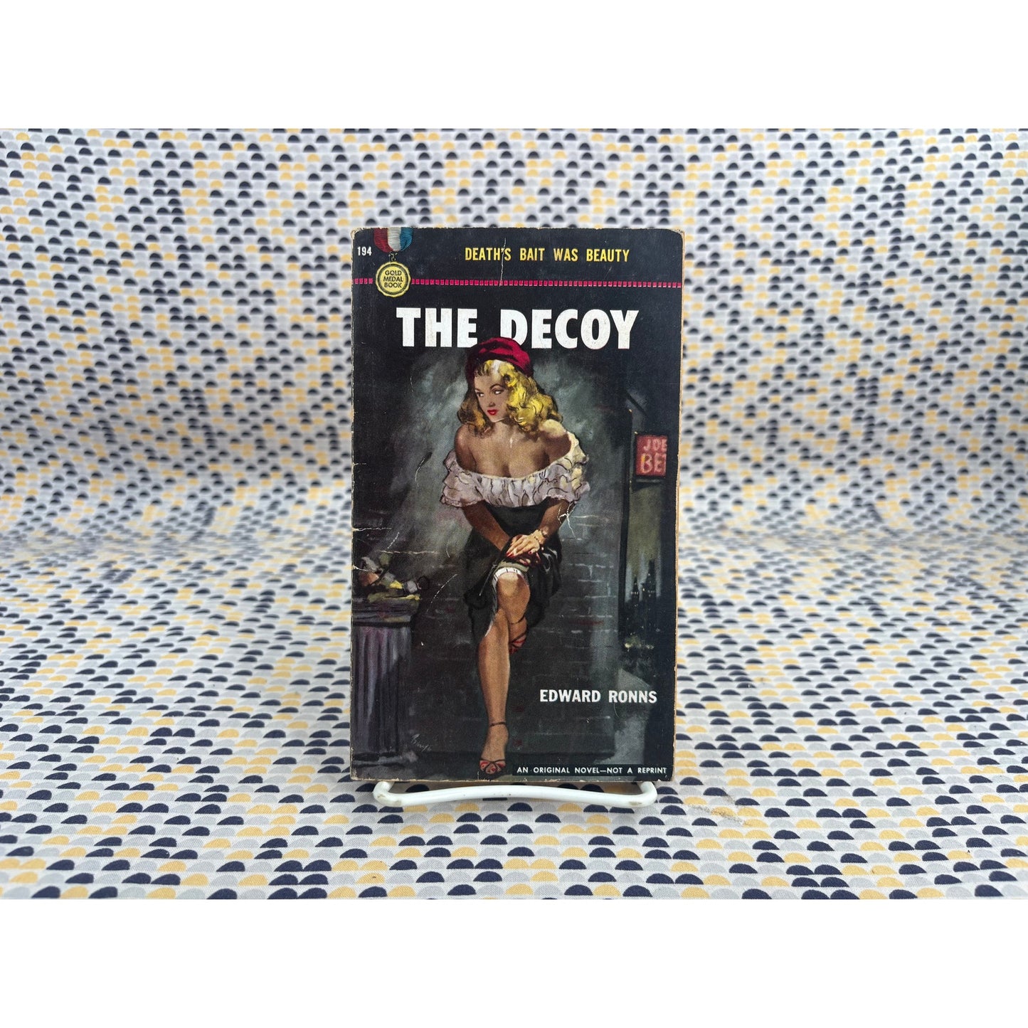 The Decoy - Edward Ronns - Gold Medal 194 - Vintage Paperbacks