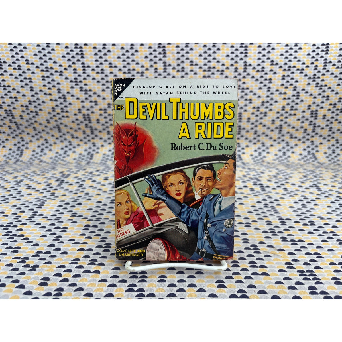 The Devil Thumbs a Ride - Robert C. Du Soe - Avon 208 - Vintage Paperbacks
