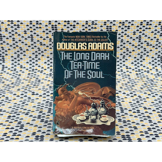 The Long Dark Tea-Time of the Soul - Douglas Adams - Vintage Paperback Book