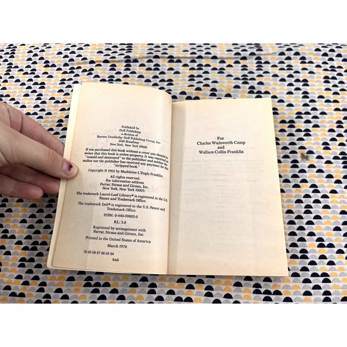 A Wrinkle In Time - Madeleine L'Engle - Stranger Things - Laurel Leaf Fantasy Edition