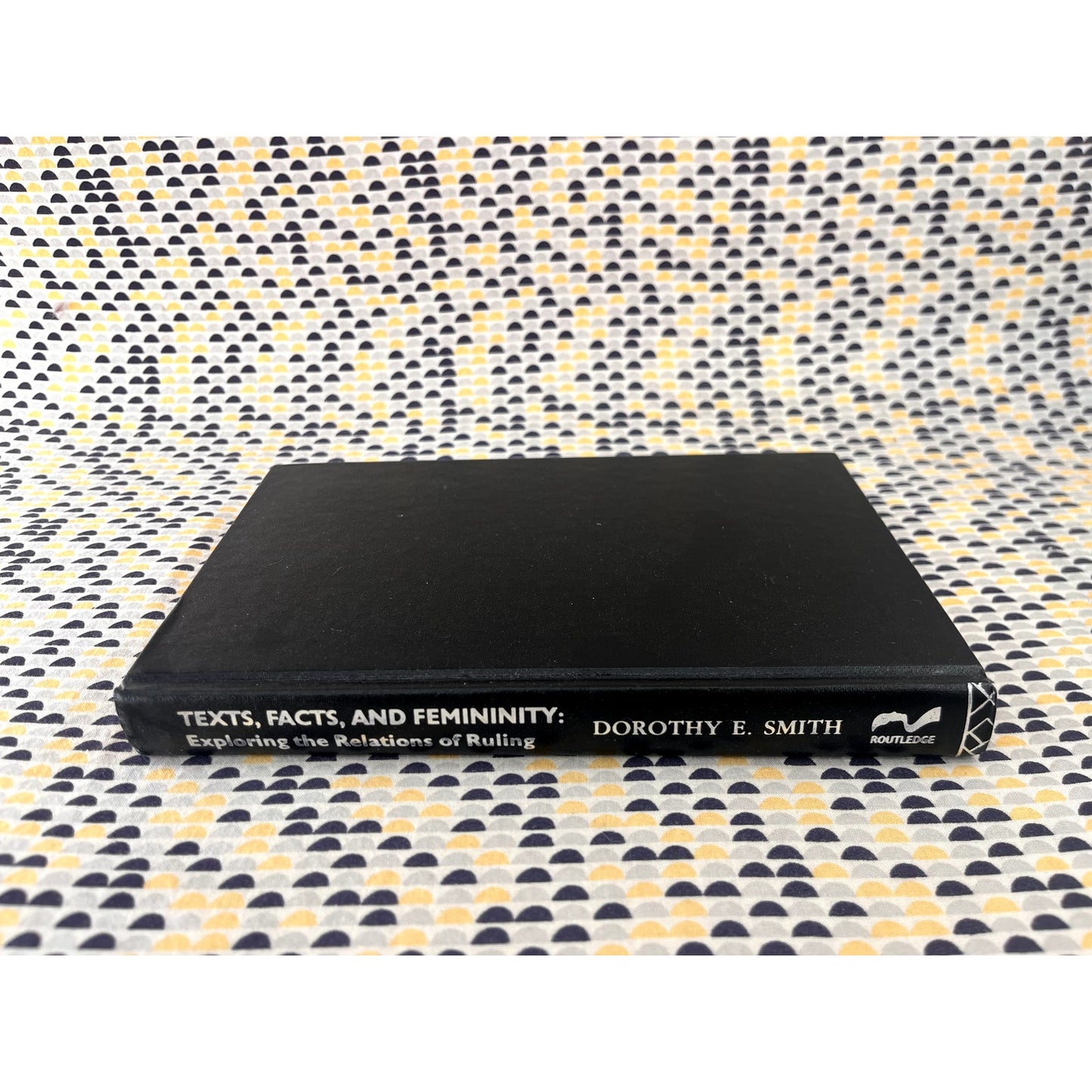 Texts, Facts, and Femininity: Exploring the Relations of Ruling - Dorthy E. Smith - Routledge Books - Hardcover