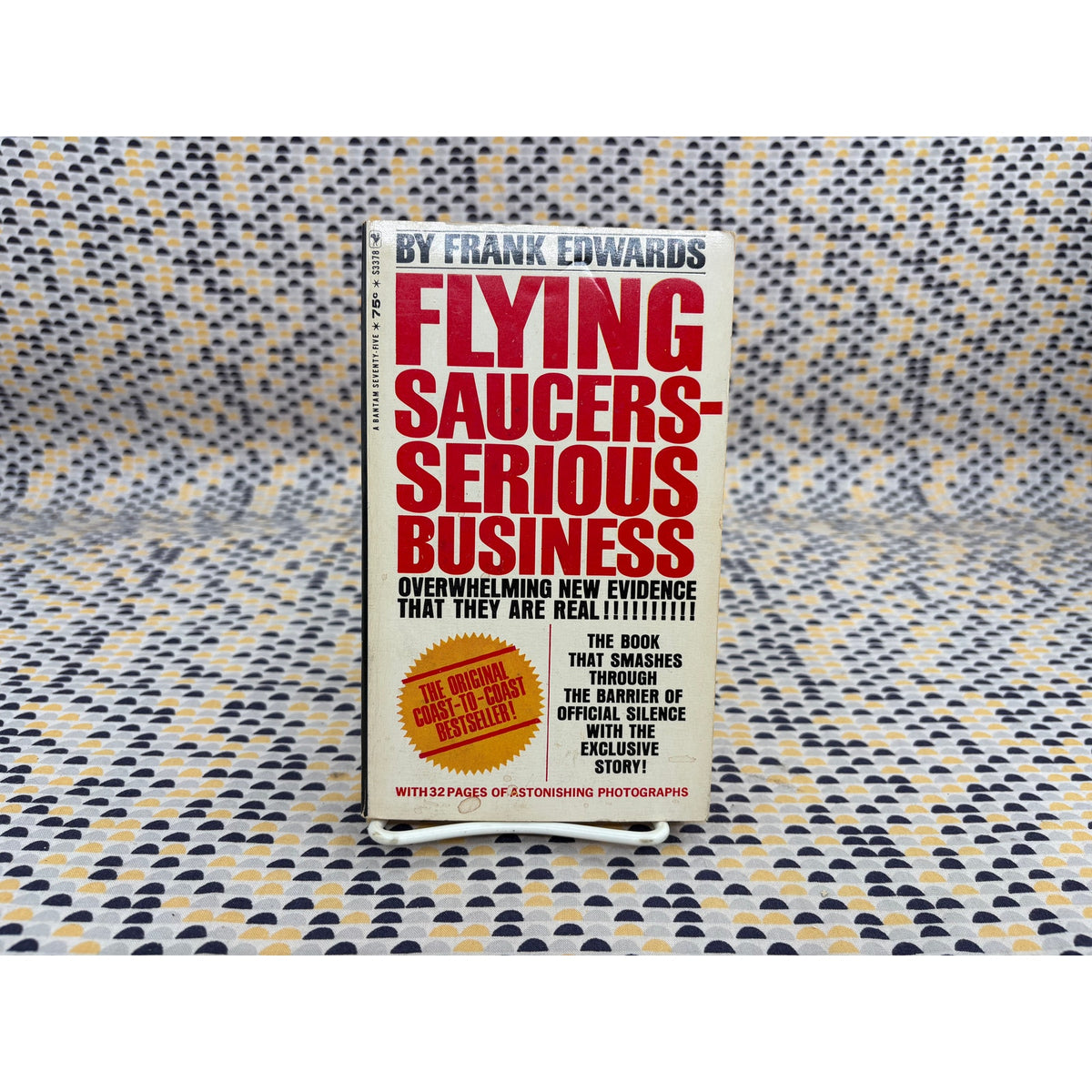 Flying Saucers - Serious Business - Frank Edwards - Vintage Paperback Book - 75 cent Bantam Edition