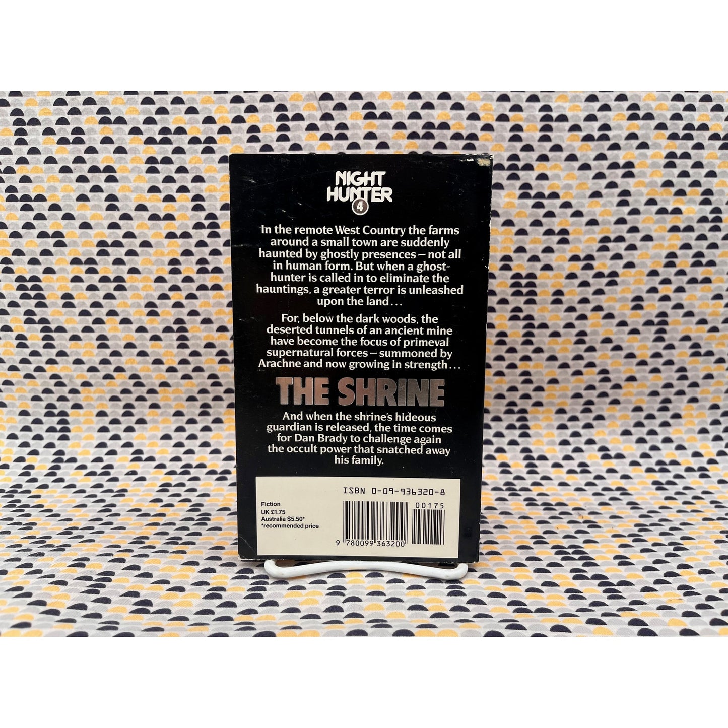 The Shrine - Robert Faulcon - Night Hunter # 4 - Arrow Books - Paperback