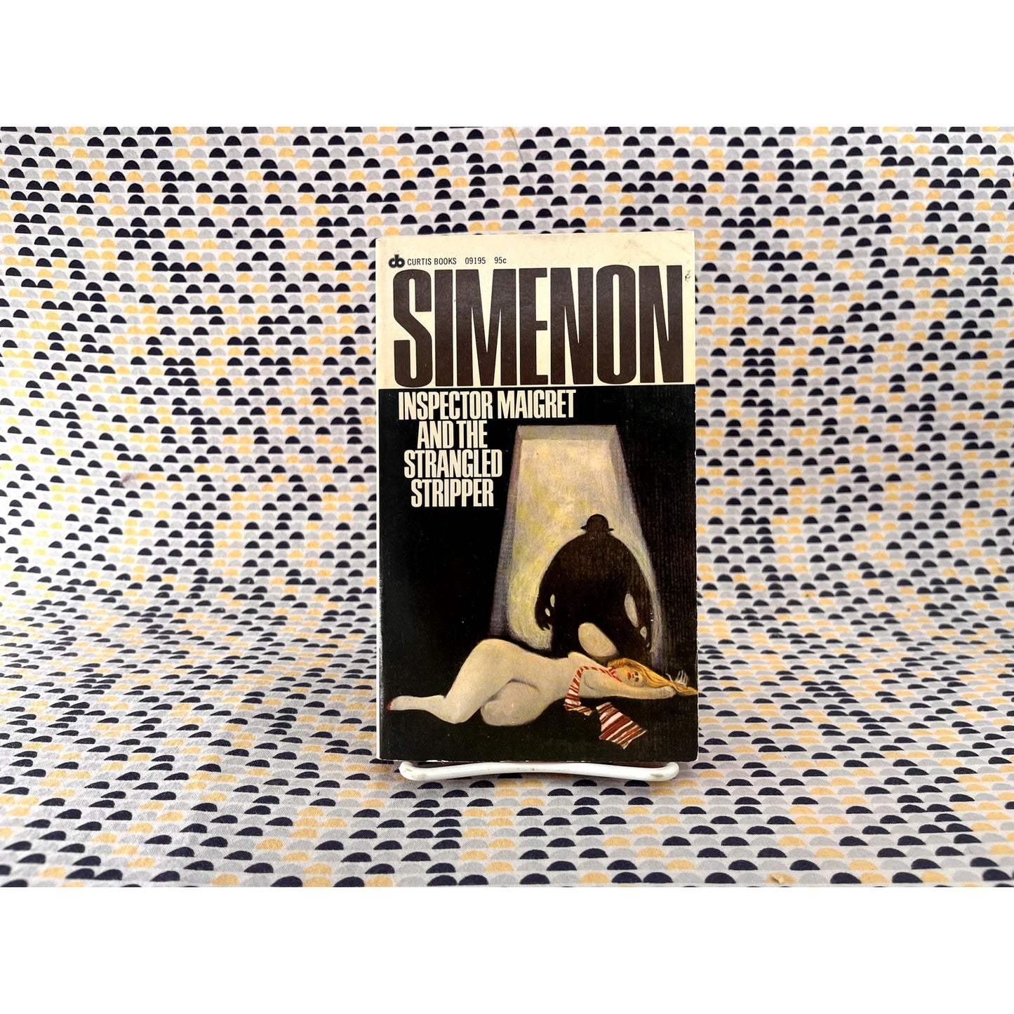 Inspector Maigret and the Strangled Stripper - Georges Simenon - Curtis Books - Paperback
