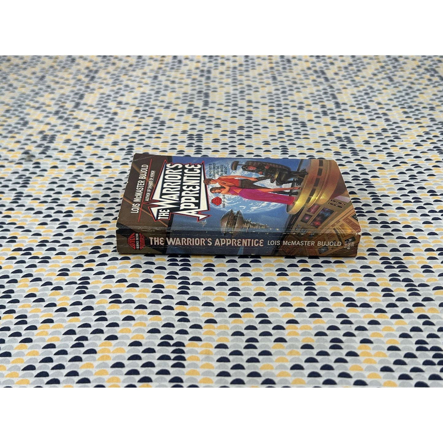 The Warriors Apprentice - Lois McMaster Bujold - Baen Books - Paperback