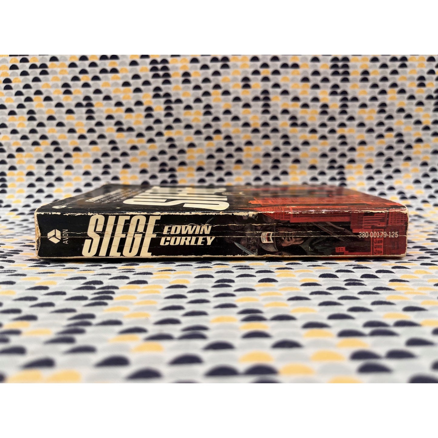 Siege - Edwin Corley - Avon Books - Paperback