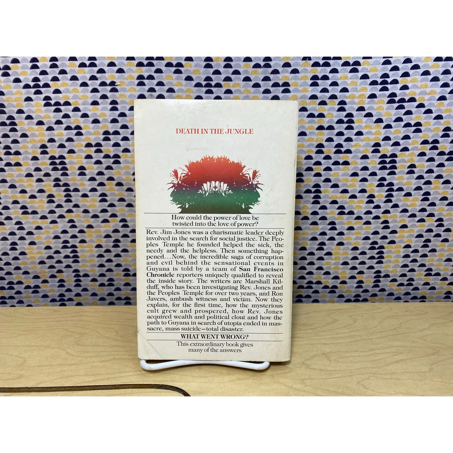 The Suicide Cult - The Inside Story of the Peoples Temple Sect and Massacre in Guyana - Vintage Paperback Book - Bantam Edition