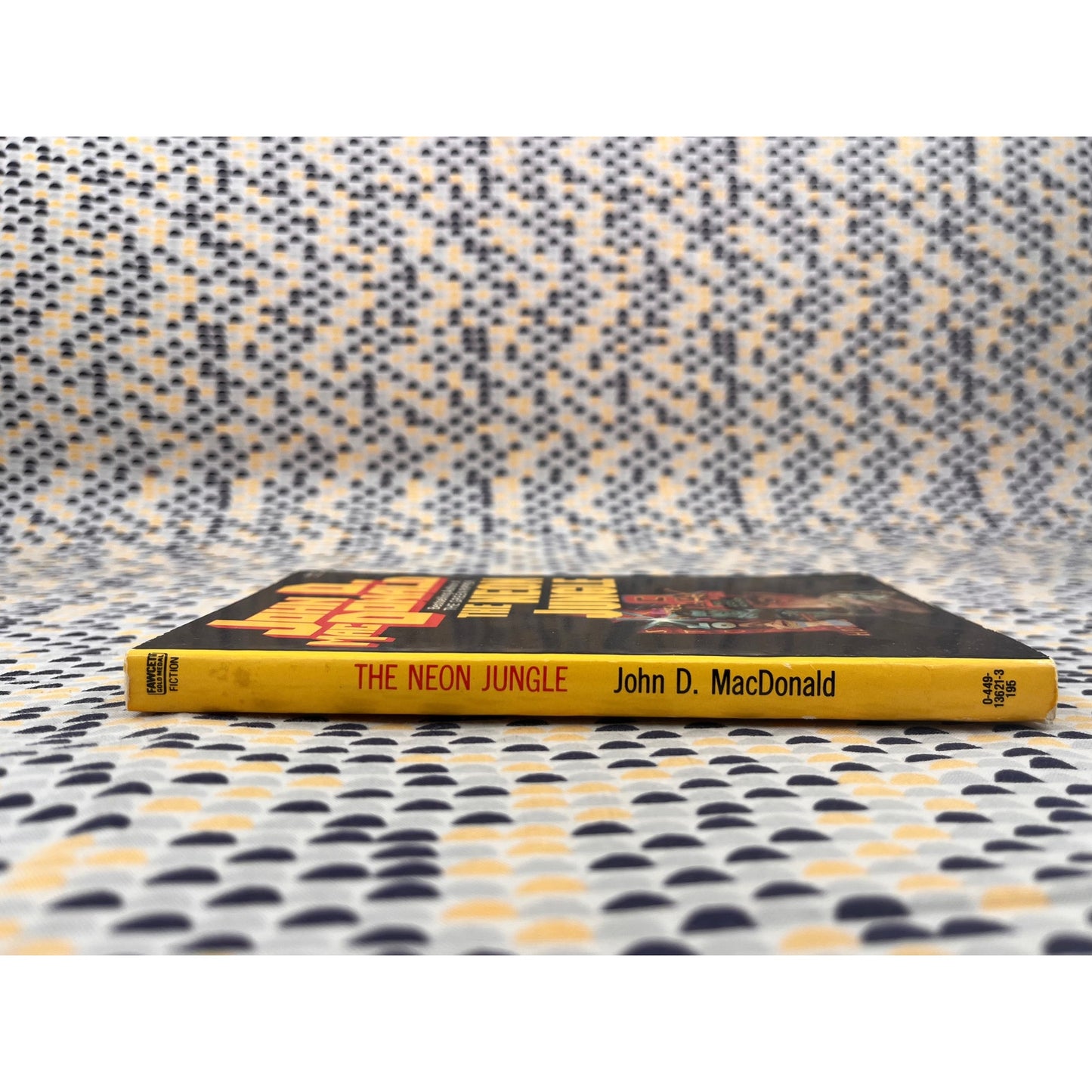 The Neon Jungle - John D. MacDonald - Fawcett Gold Medal - Paperback