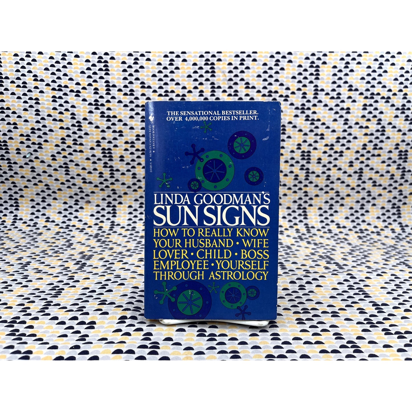 Linda Goodman's Sun Signs - Linda Goodman - Vintage Paperback Book - Taplinger Publishing Co., Inc. Edition