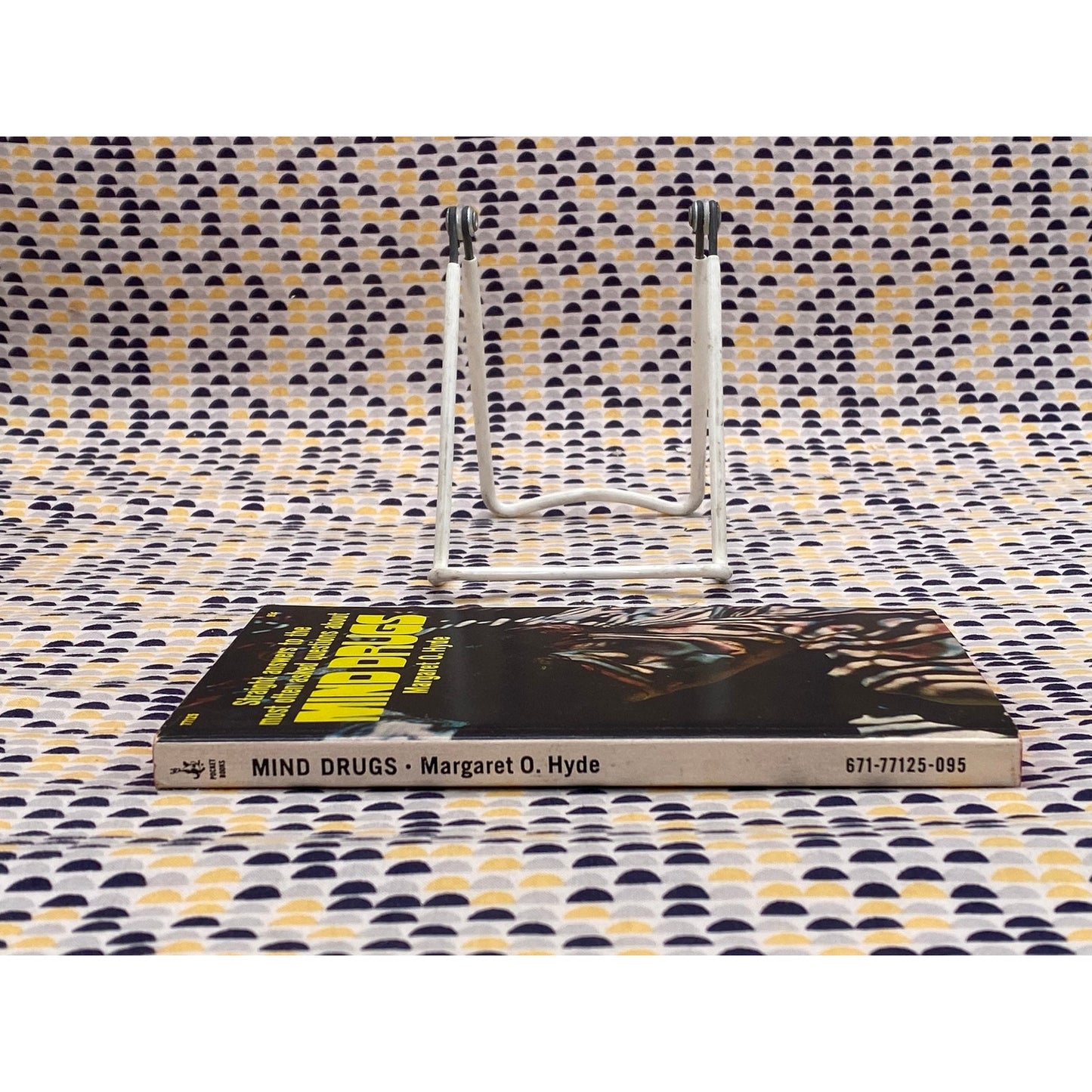 Mind Drugs - Margaret O. Hyde - Vintage Paperback Book - 95 cent Pocket Books Edition