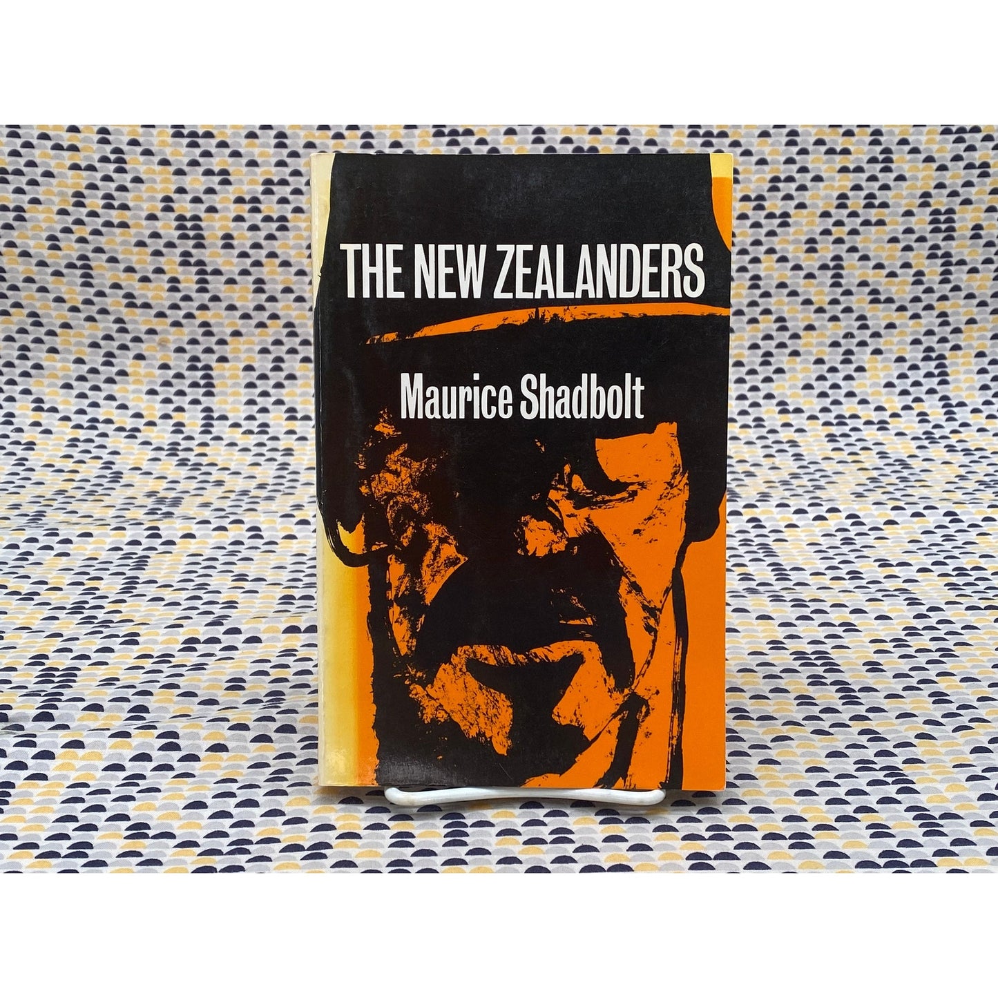 The New Zealanders - Maurice Shadbolt - Whitcoulls Publishers Edition