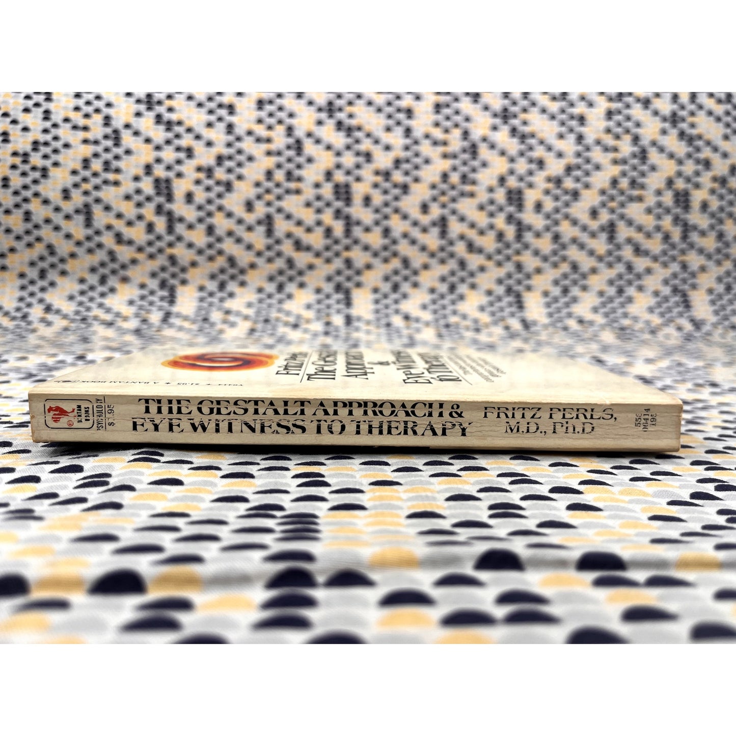 The Gestalt Approach &. Eye Witness to Therapy - Fritz Perls -  Bantam Books - Paperback