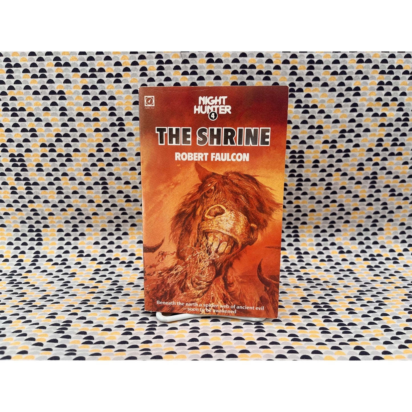 The Shrine - Robert Faulcon - Night Hunter # 4 - Arrow Books - Paperback