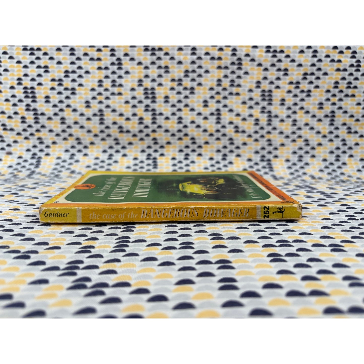 The Case Of The Dangerous Dowager - Erle Stanley Gardner - Pocket Book - Paperback