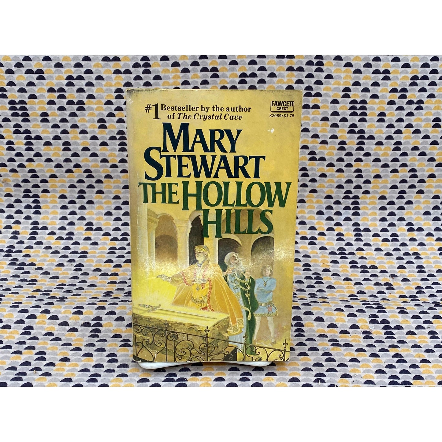 The Hollow Hills - Mary Stewart - Fawcett Publications Edition