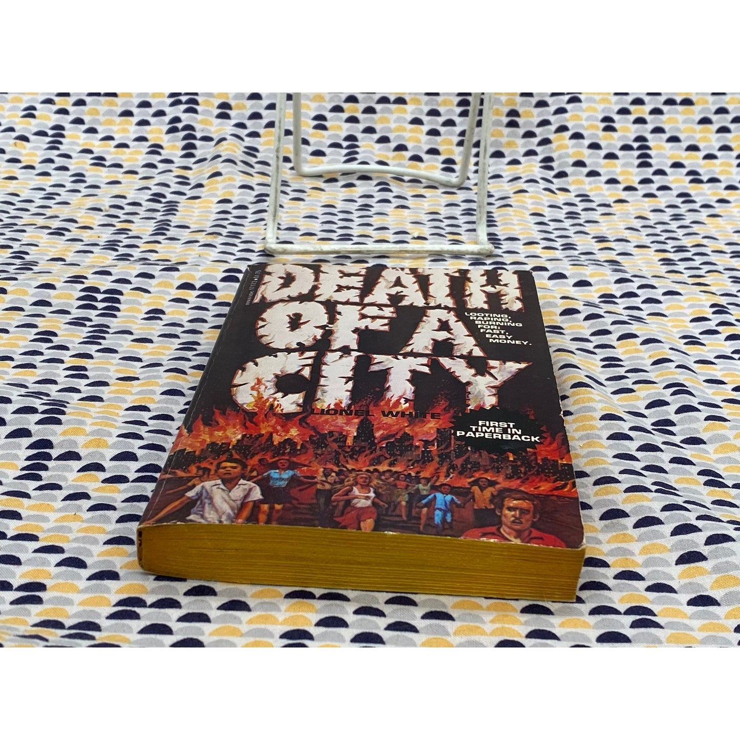 Death of a City - Lionel White - Vintage Paperback Book - Manor Books Edition