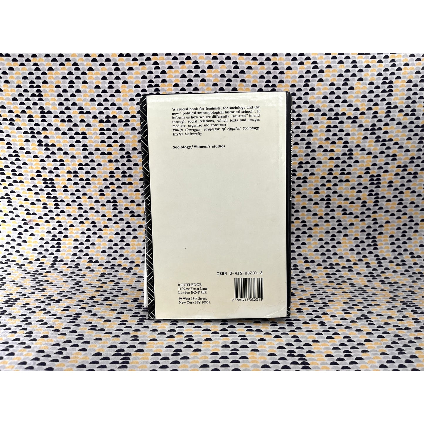 Texts, Facts, and Femininity: Exploring the Relations of Ruling - Dorthy E. Smith - Routledge Books - Hardcover