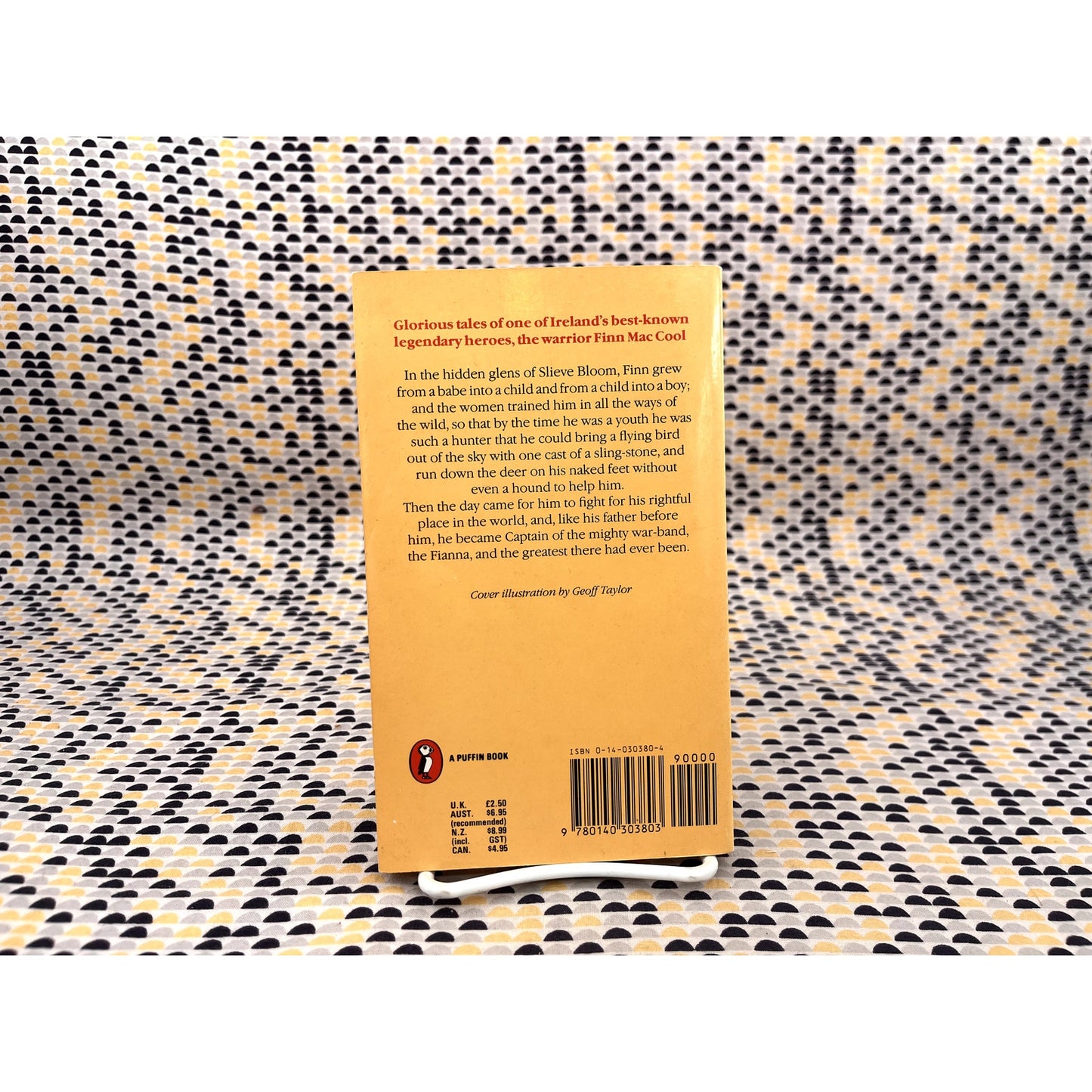 The High Deeds of Finn Mac Cool - Rosemary Sutcliff - Pelican Books - Paperback