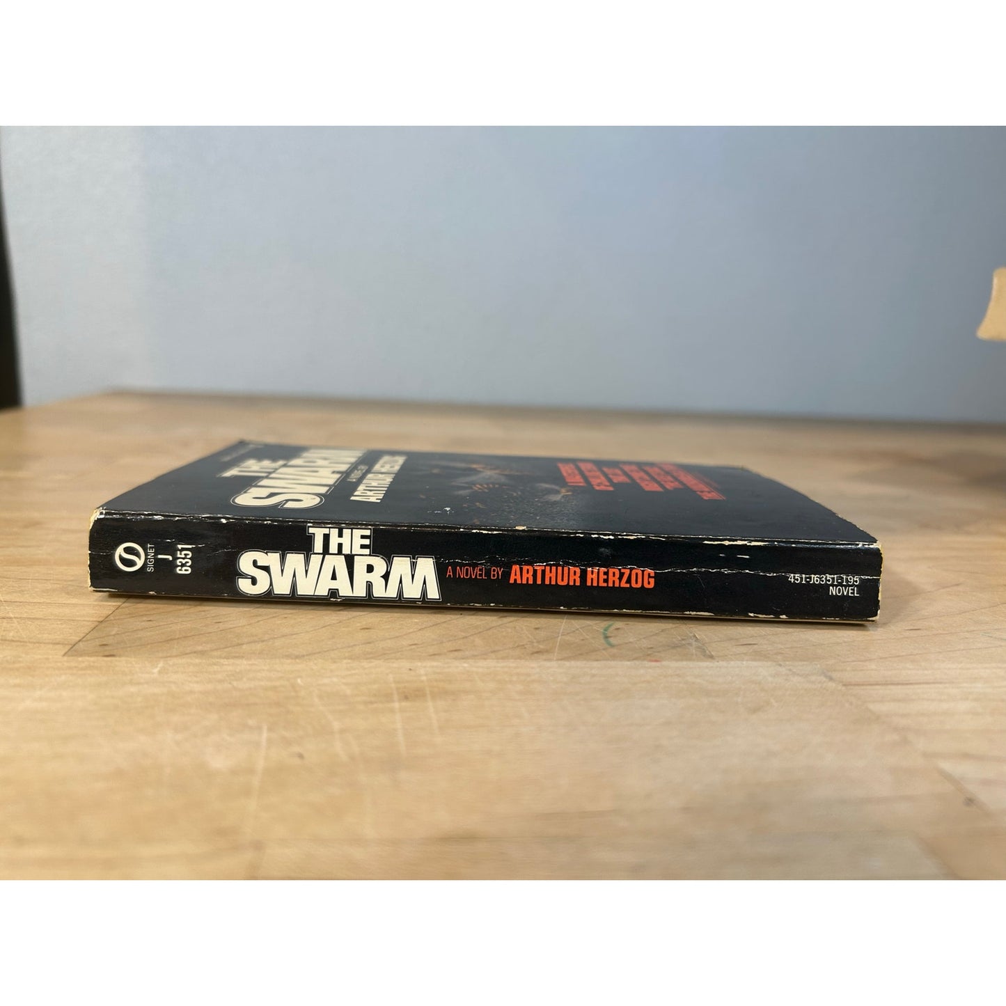 The Swarm - Arthur Herzog - Vintage Paperback Book - Signet Edition