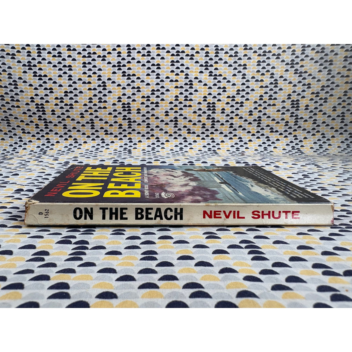 On the Beach - Nevil Shute - Signet D1562 - Movie tie-in - Vintage Paperbacks