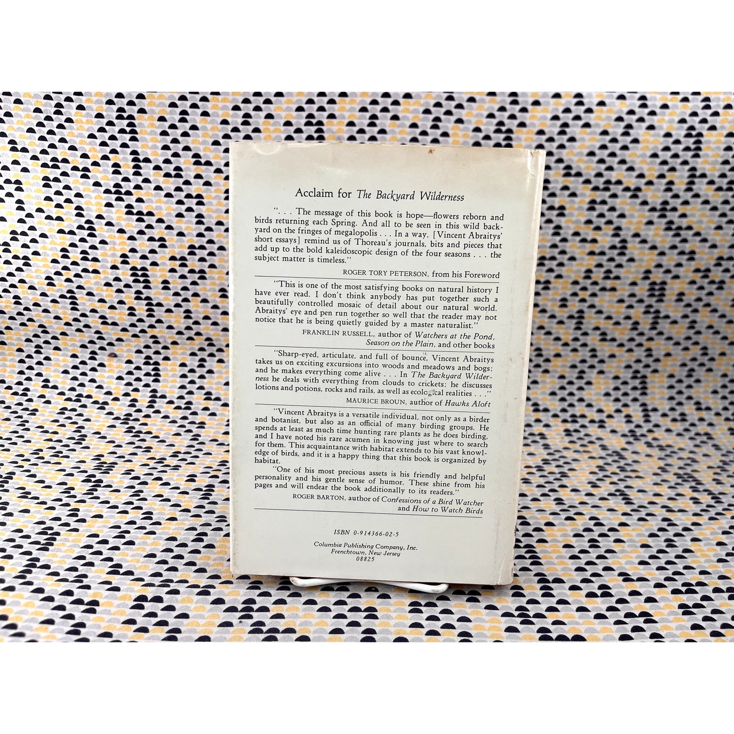 The Backyard Wilderness - Vincent Abraitys - Colombia Publishing - Hardcover