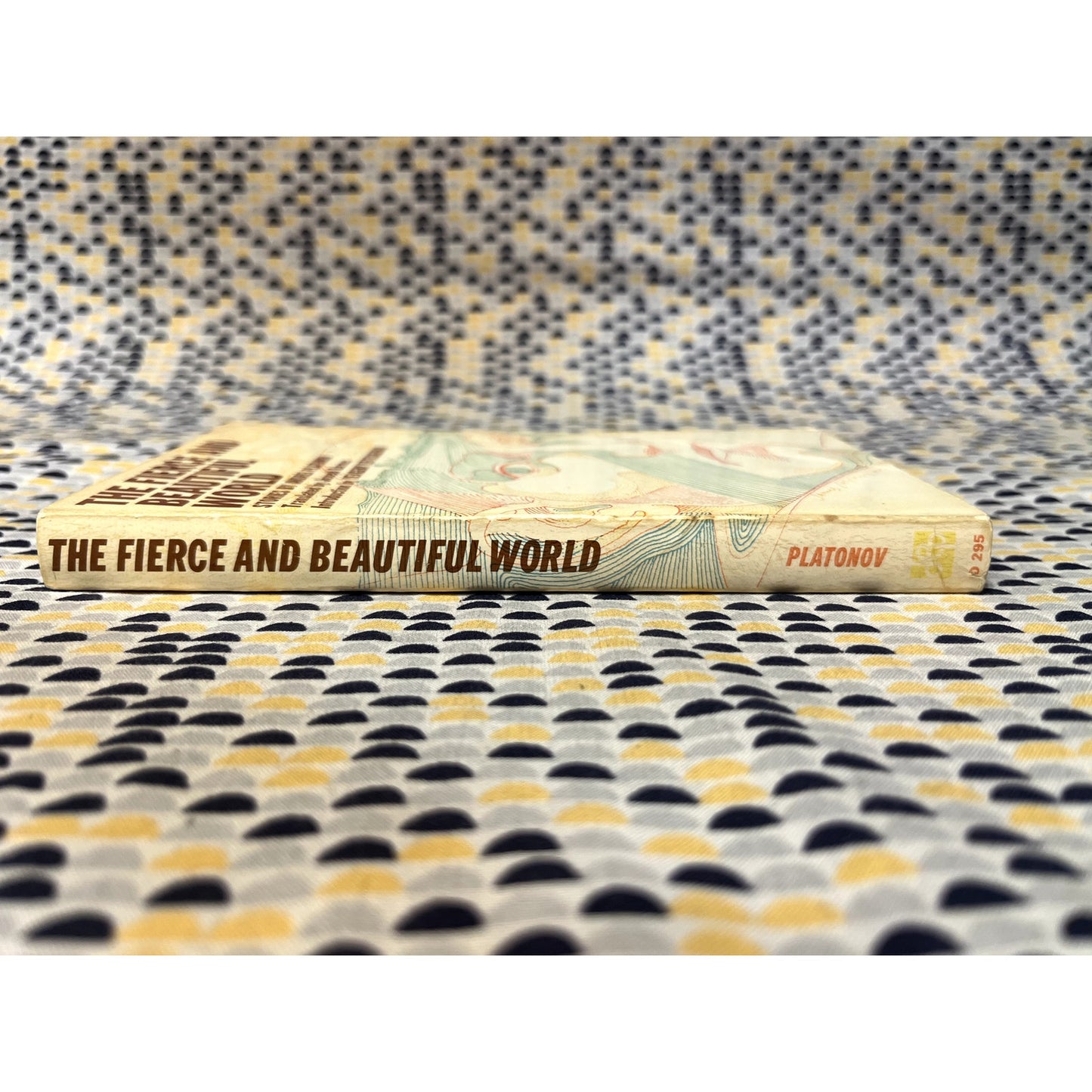 The Fierce And Beautiful World - Andrei Platonov - Dutton - Paperback