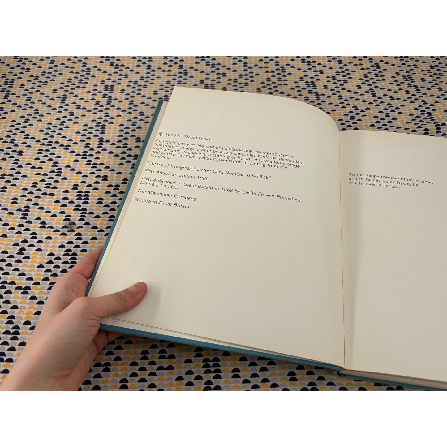 David Hicks on Living With Taste - Macmillan - Hardcover